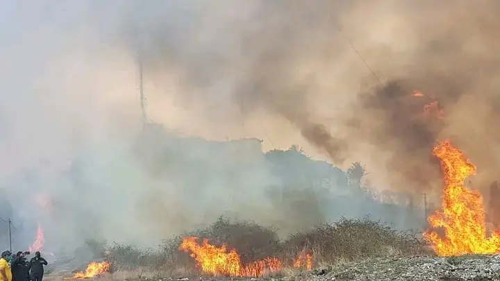 Incendio en Santa Clara pone en riesgo torre de transmisión y amenaza señal televisiva en tres provincias