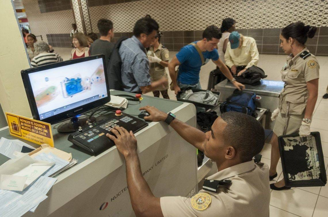 Autoridades cubanas incautan 30 mil dólares falsos procedentes de Estados Unidos