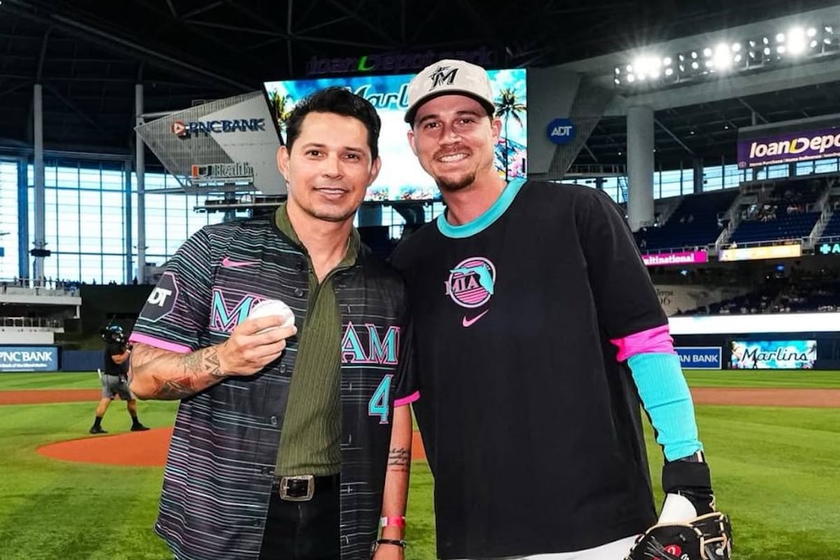 Leoni Torres lanza la primera bola en partido de los Marlins en Miami