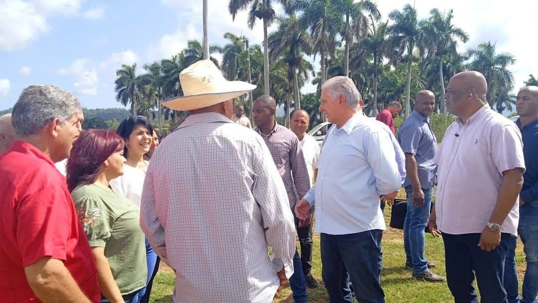 Díaz-Canel reaparece en San Diego de los Baños y admite corrupción e indisciplinas en medio de crisis