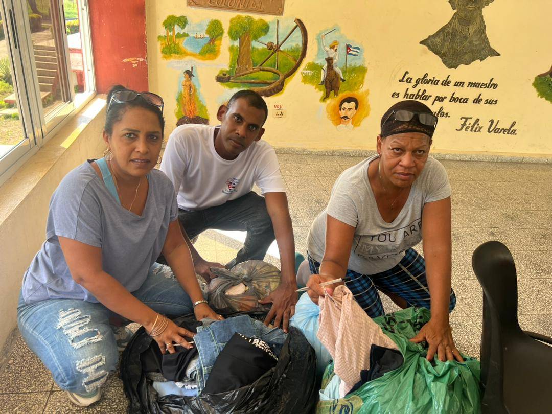 Cubanos de a pie se unen para ayudar a los damnificados del huracán Melissa