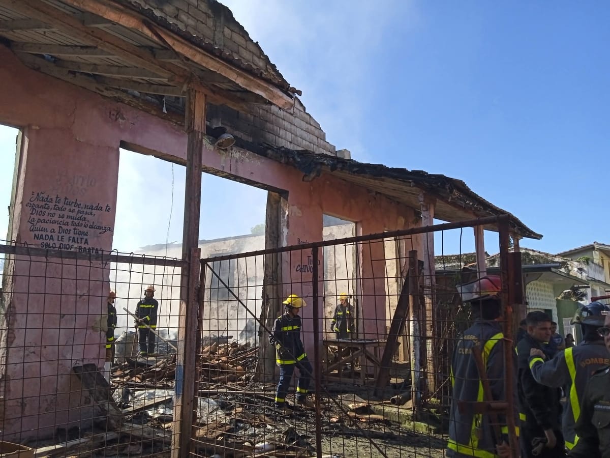 Incendio en el Barrio Los Chivos deja daños materiales en Camajuaní