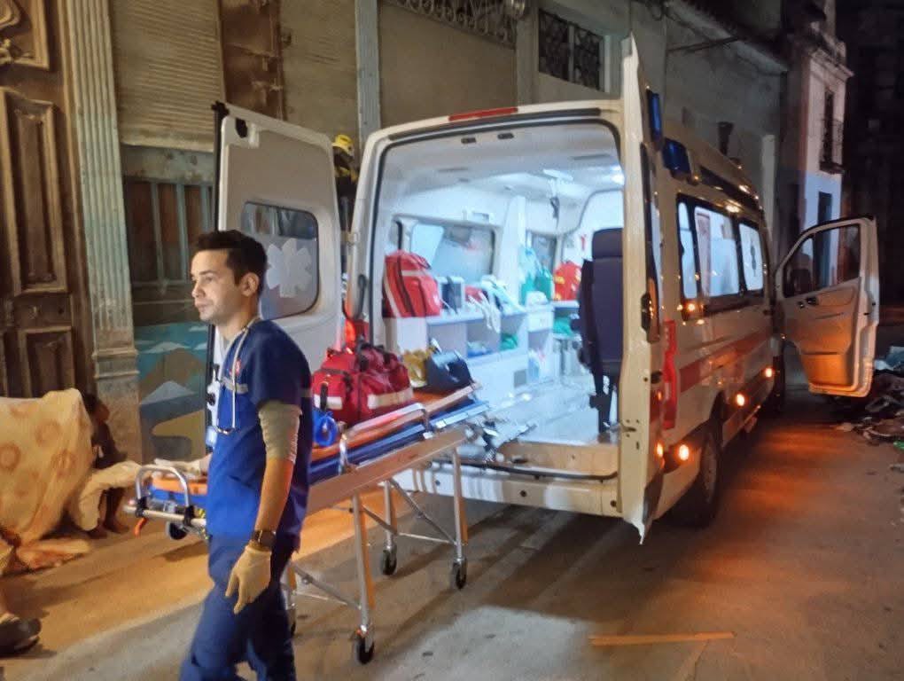 DOS PERSONAS FALLECEN TRAS EL DERRUMBE DE UN EDIFICIO EN LA HABANA VIEJA