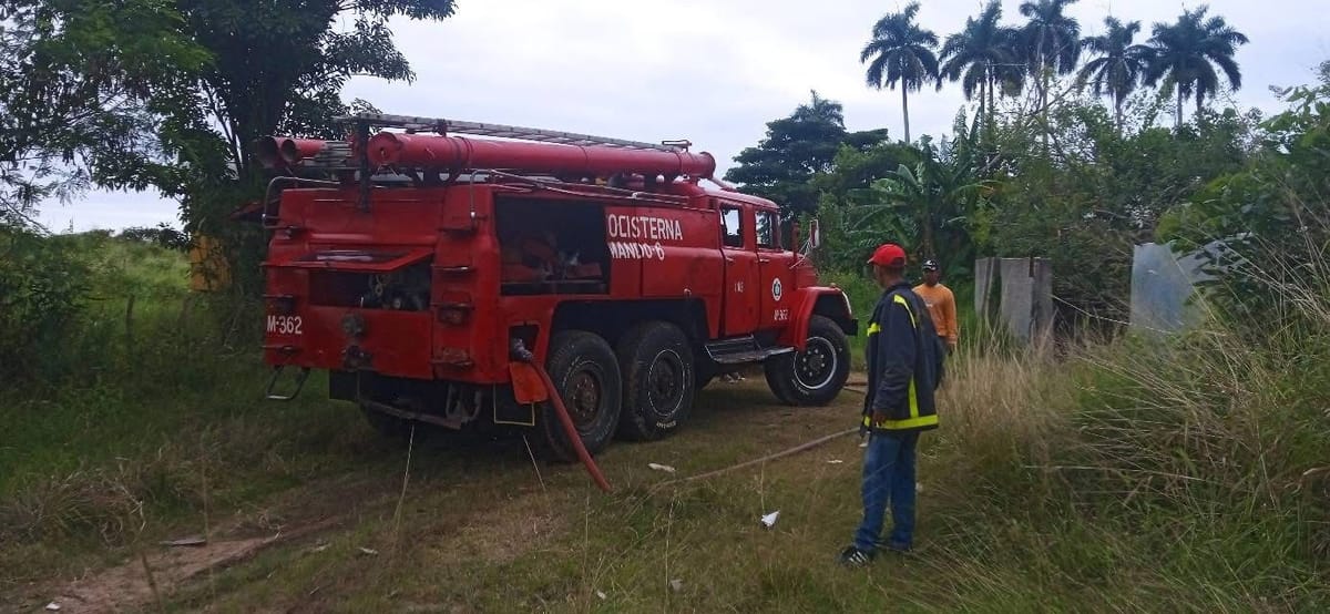 Incendio en vivienda de Colón Sur provocado por explosión de batería de motorina