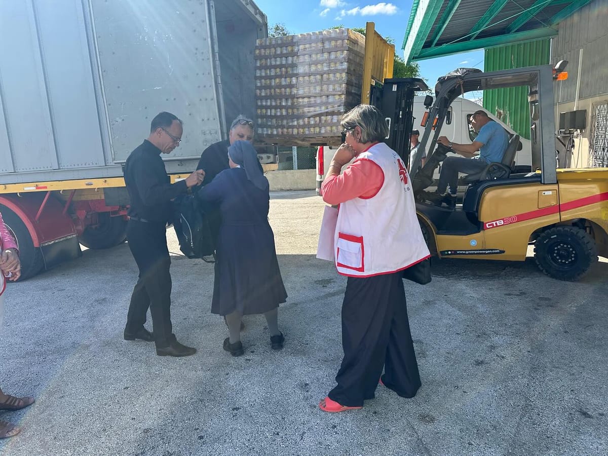 Padre Espino confirma entrega de ayuda humanitaria en Holguín tras misión coordinada con Cáritas