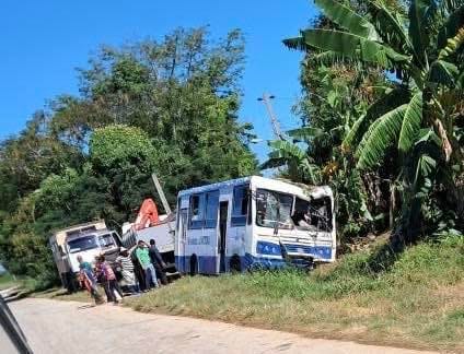 Accidente de Tránsito en la Carretera de Campechuela al Salir de Manzanillo