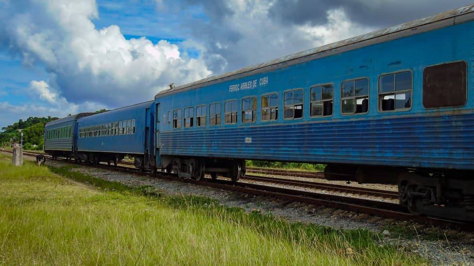 Restablecen gradualmente el transporte nacional en Cuba tras los severos daños del huracán Melissa