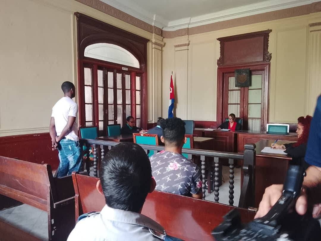 Condenados por vender medicamentos en Cuba