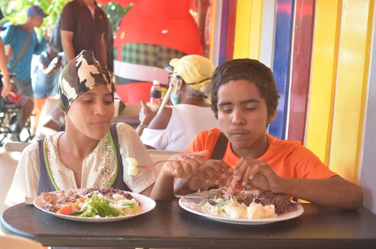 Bar de Guanabo ofrece cena gratuita de fin de año a personas necesitadas por tercer año consecutivo