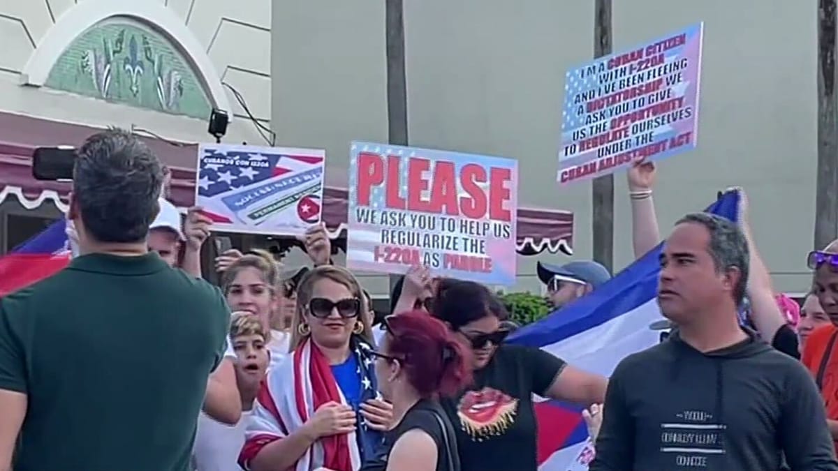 Cubanos con I-220A podrían acceder a parole tras nueva decisión judicial en EE.UU.