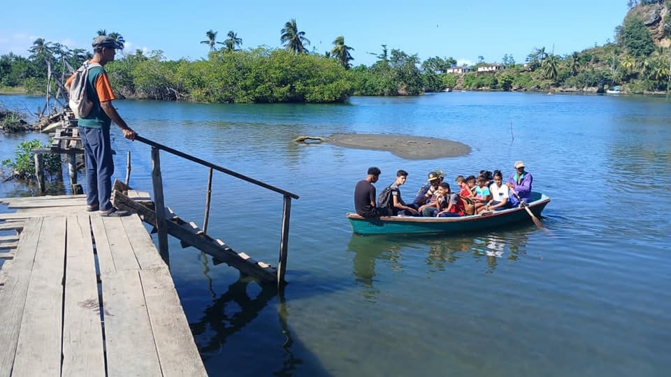 SEIS MESES DESPUÉS DEL HURACÁN OSCAR, HABITANTES DE BARACOA SIGUEN SIN PUENTE PARA CRUZAR EL RÍO MIEL
