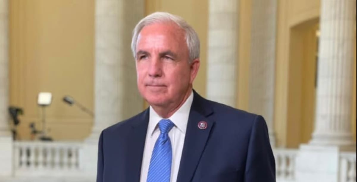 Carlos Giménez solicita al Tesoro de EE.UU. la suspensión de remesas y viajes hacia Cuba en un nuevo llamado a endurecer la política bilateral