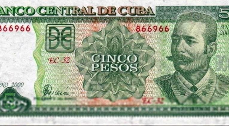 Trabajador por Cuenta Propia bajo críticas en La Habana por negarse a aceptar billetes de cinco pesos