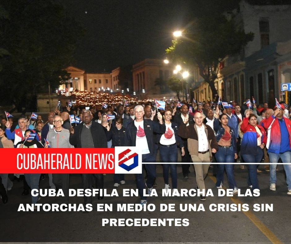 Cuba desfila en la Marcha de las Antorchas en medio de una crisis sin precedentes