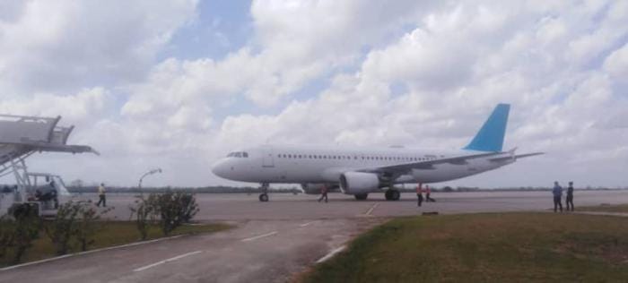 Estados Unidos Repatría a 82 Migrantes Cubanos en Nueva Operación Aérea Bajo Acuerdo Bilateral