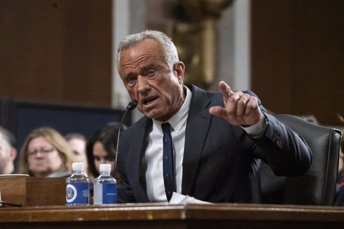 El Senado de EEUU confirma al antivacunas Kennedy Jr como nuevo secretario de Salud