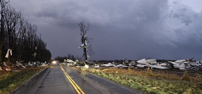 Tornados y tormentas de granizo dejan al menos 17 muertos en el sur y medio oeste de EE.UU.
