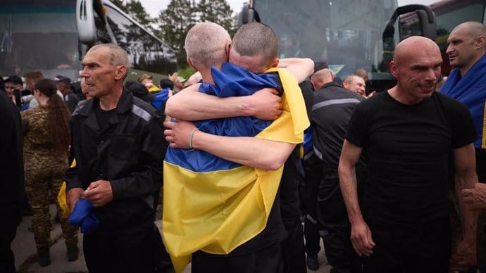 Rusia y Ucrania completan intercambio de prisioneros con la liberación de 606 militares