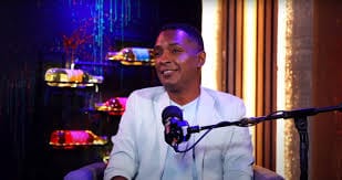 Arrestan al presentador Frank Abel Gómez Bernal tras infracción de tránsito en Oklahoma