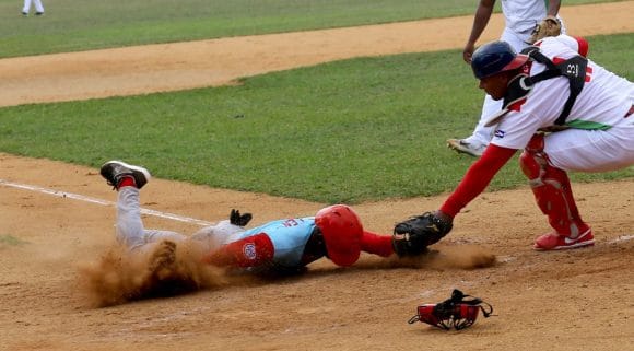 Tropiezan los líderes de la Liga Élite del Béisbol Cubano y se aprieta la tabla de posiciones