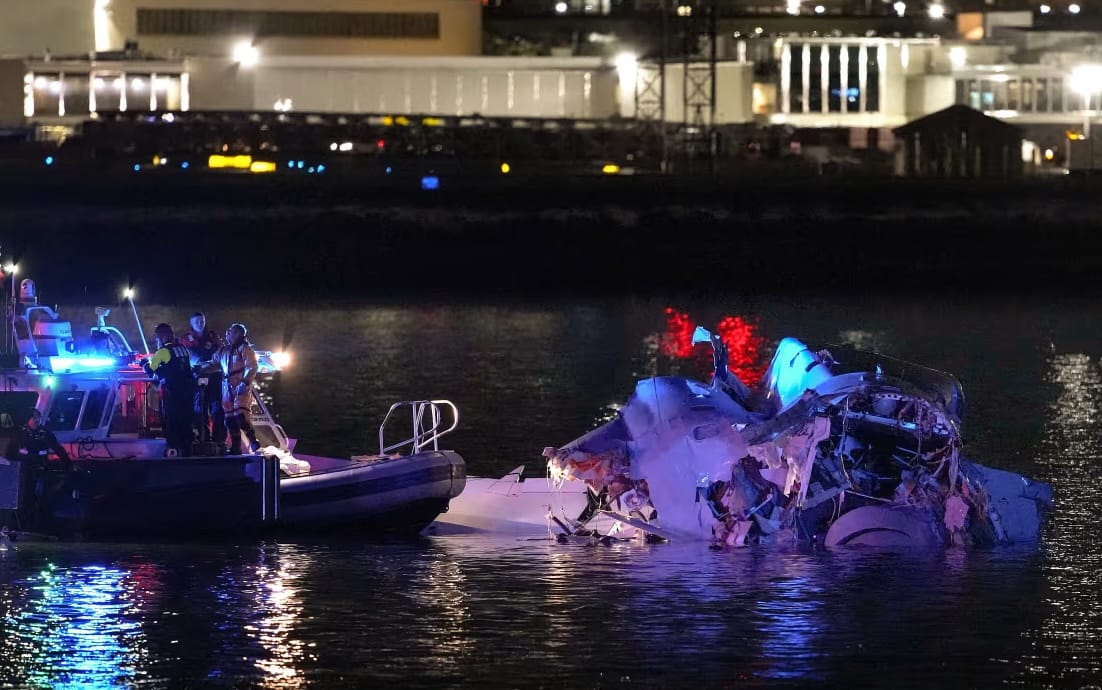 Colisión Aérea en Washington: Al Menos 12 Víctimas Recuperadas del Río Potomac