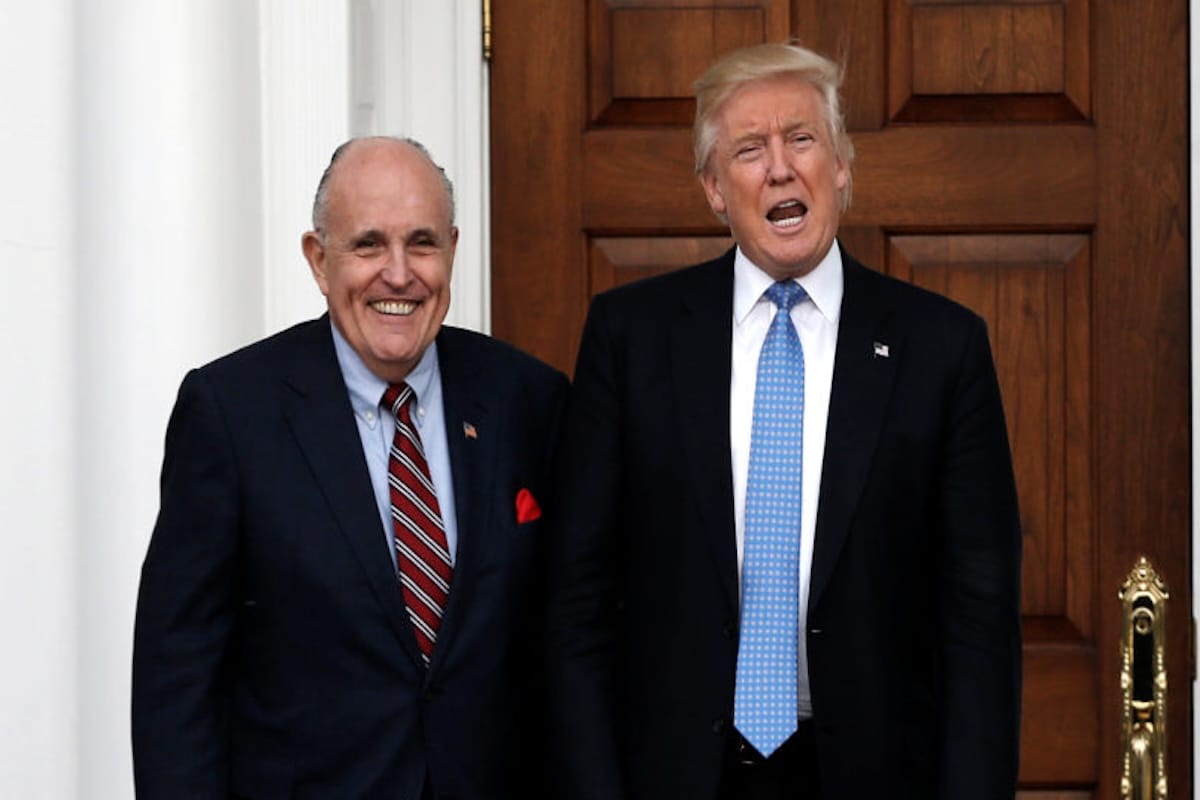Trump otorga indulto a Rudy Giuliani y decenas de aliados implicados en los intentos de revertir las elecciones de 2020