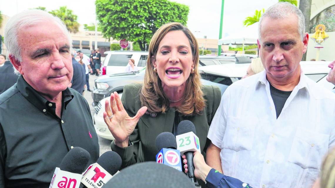 Campaña publicitaria en Miami cuestiona a líderes republicanos por su apoyo a políticas migratorias de Trump