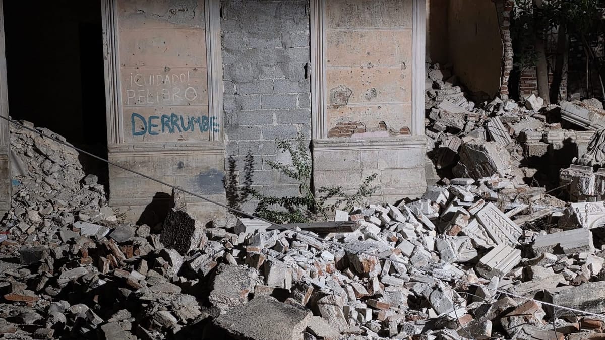 Reportan derrumbe parcial en edificio de Manzanillo sin afectaciones humanas