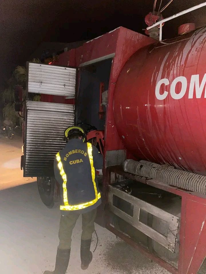 Incendio destruye tres viviendas en Urbano Noris sin víctimas mortales