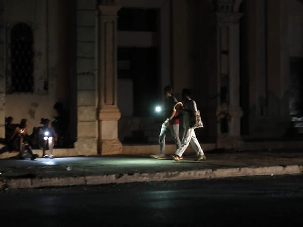 Regresan los Apagones al Sistema Eléctrico Nacional en Cuba