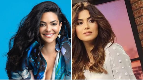 Dos mujeres sonrientes, una con fondo azul, otra rosado