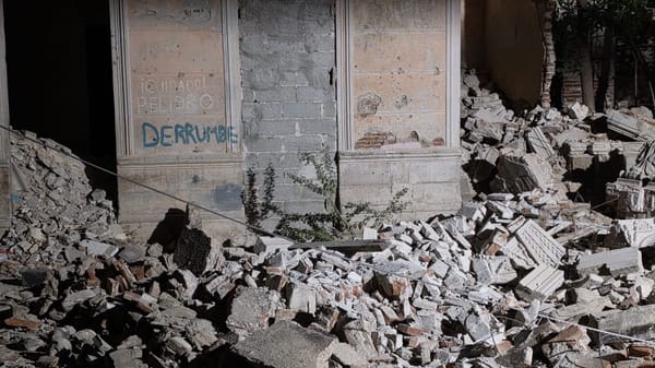 Reportan derrumbe parcial en edificio de Manzanillo sin afectaciones humanas