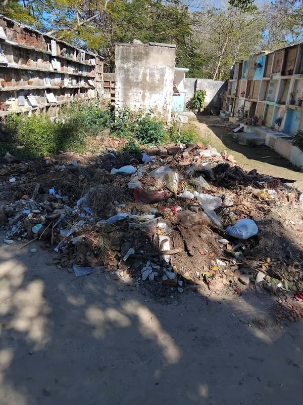 Denuncian abandono y deterioro en cementerio de Sancti Spíritus tras estado crítico de varias bóvedas