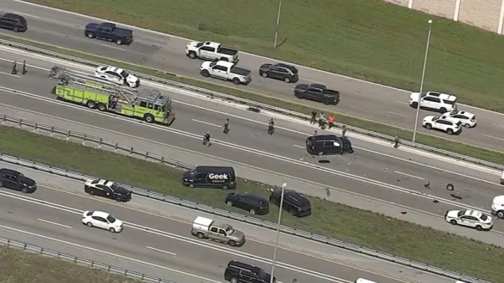 Agente de Miami-Dade atropellado mientras auxiliaba en accidente en la Florida’s Turnpike permanece en estado crítico