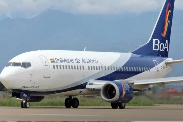 Avión de Boliviana de Aviación en pista