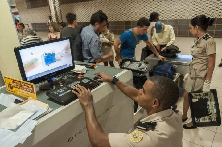 Escaneo de equipaje en control aeroportuario