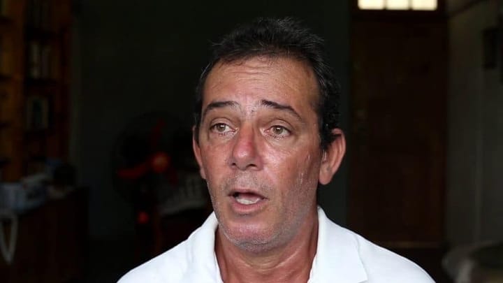 Periodista cubano Lázaro Yuri Valle enfrenta cancelación de su parole humanitario en EE.UU.