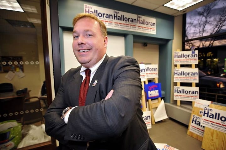 Exconcejal de Nueva York es arrestado en Miami tras llegar de Cuba con más de mil videos de explotación infantil en su teléfono