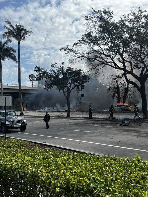 Avioneta se estrella en Boca Ratón, Florida, y provoca congestión en la I-95