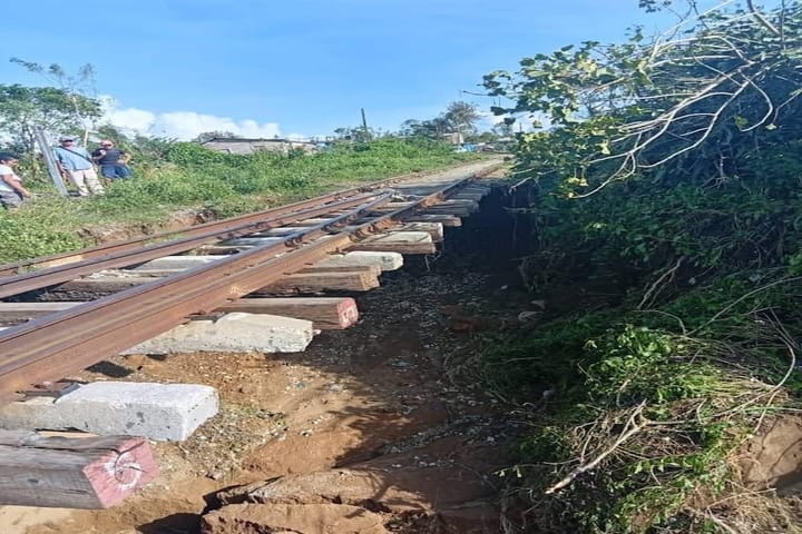Graves afectaciones en la vía férrea de Santiago de Cuba tras el paso del temporal