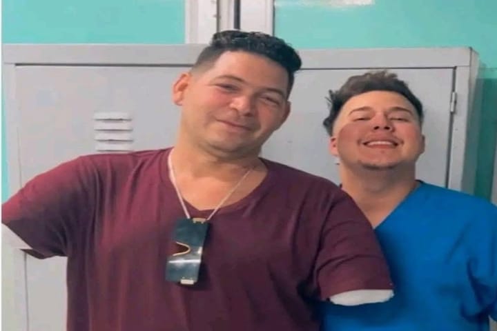 Difunden las primeras imágenes de la recuperación de Osmani, el liniero que sobrevivió a una descarga eléctrica en San Miguel del Padrón