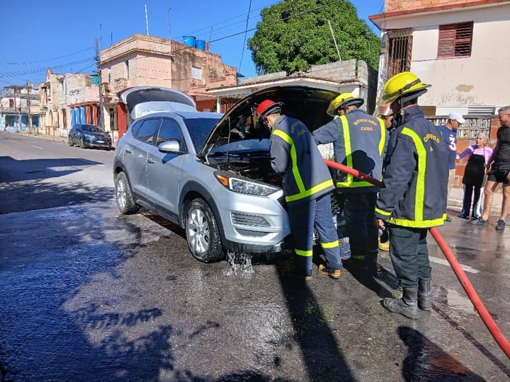 Se incendia un auto particular en Pinar del Río