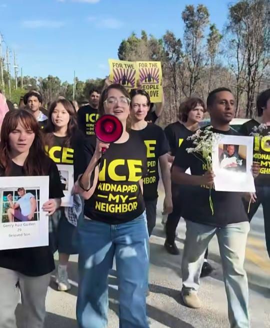 Arrestan a 31 manifestantes frente al Centro de Detención Krome por obstrucción de la vía en Miami-Dade
