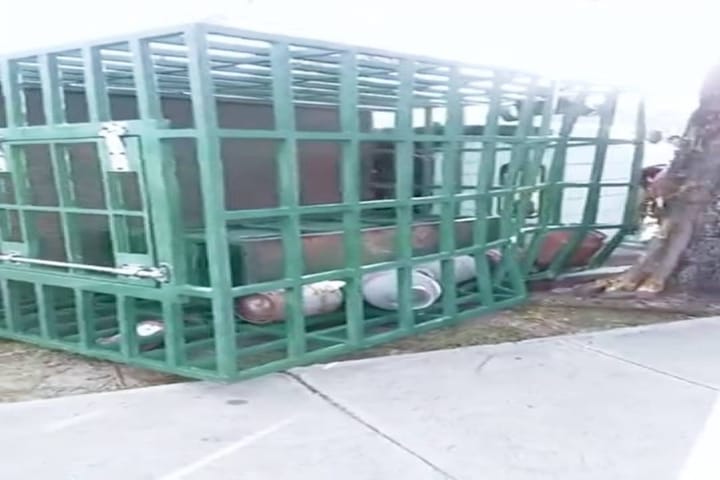 Camión de la Empresa del Gas se vuelca tras colisión en Santiago de Cuba