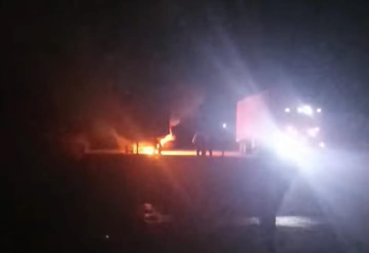 Incendio de un vehículo en autopista cerca de Aguada de Pasajeros y Cartagena