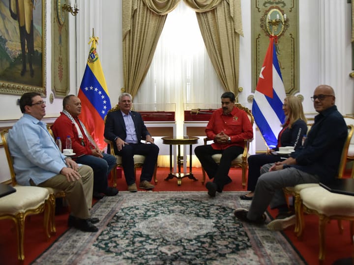 Maduro asume su tercer mandato en medio de una crisis económica sin precedentes