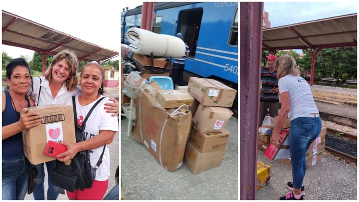 Mujeres sonriendo con paquetes, tren y descarga de cajas