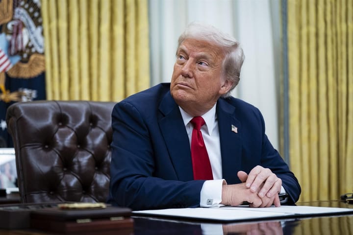 Estados Unidos aplaza por tres meses nuevos aranceles globales, pero incrementa sustancialmente los impuestos a productos chinos