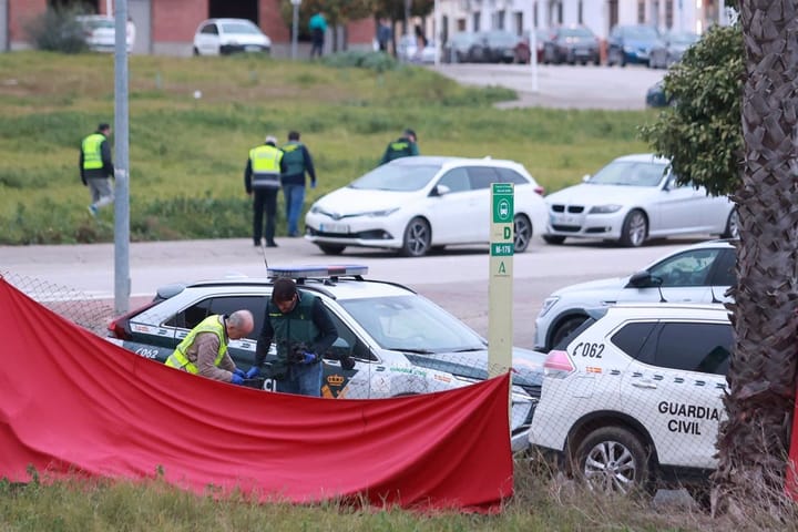 Guardia Civil investigando en zona acordonada
