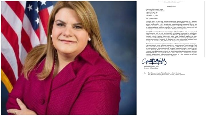 Mujer sonriente frente a bandera estadounidense